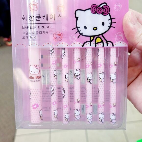 Brand New Hello Kitty Set Of 7 Makeup Brushes - Picture 5 of 6